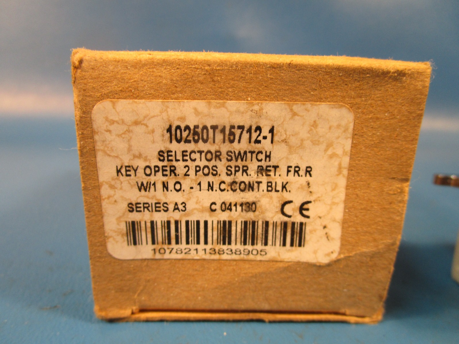 Cutler Hammer 10250T15712-1, Selector Switch, Key Operator, 2 Position