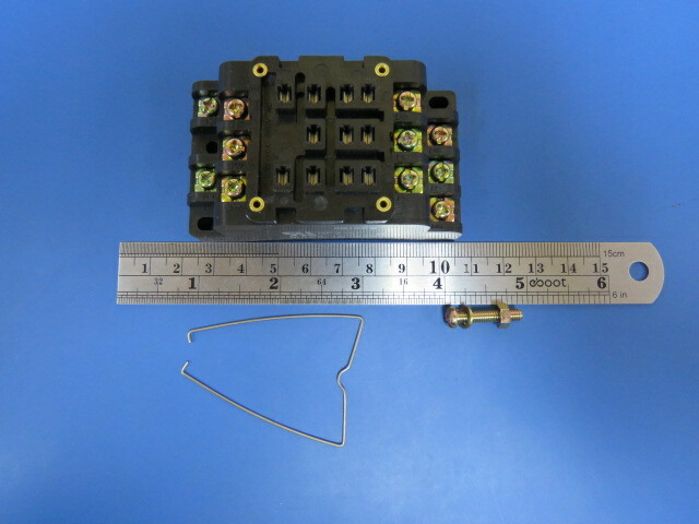 Aromat HP3-SF Qty of 2 per Lot Relay Socket Chassis Mount; includes clip (spri