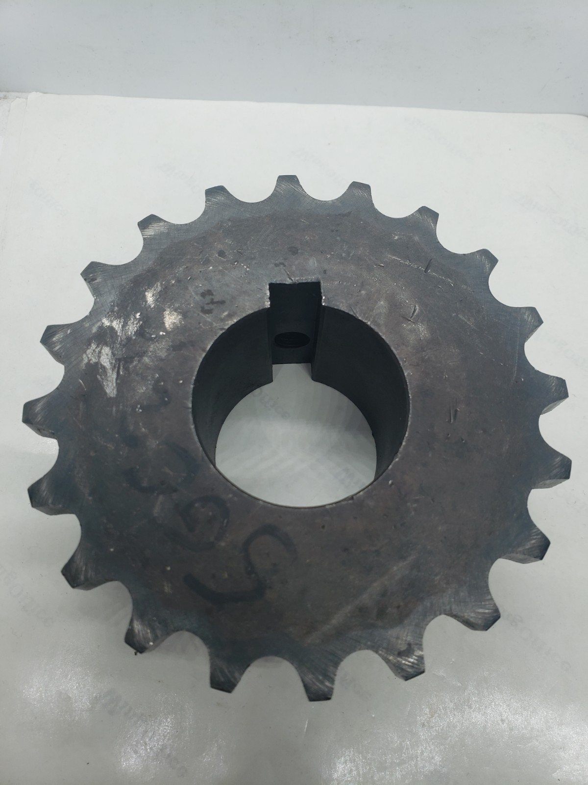 MARTIN 6020 1 15/16 SPROCKET WITH KEYWAY 1-15/16″ BORE 20 TEETH 5 1/2″ OD, NNB