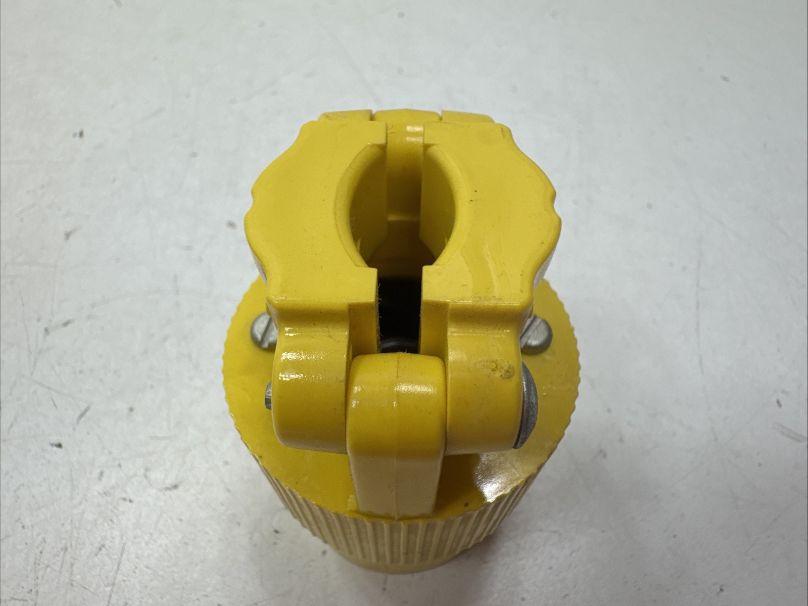 (QTY.6) Pass and Seymour L5-20 Turnlok Female Plug 20 Amp 125 Volt
