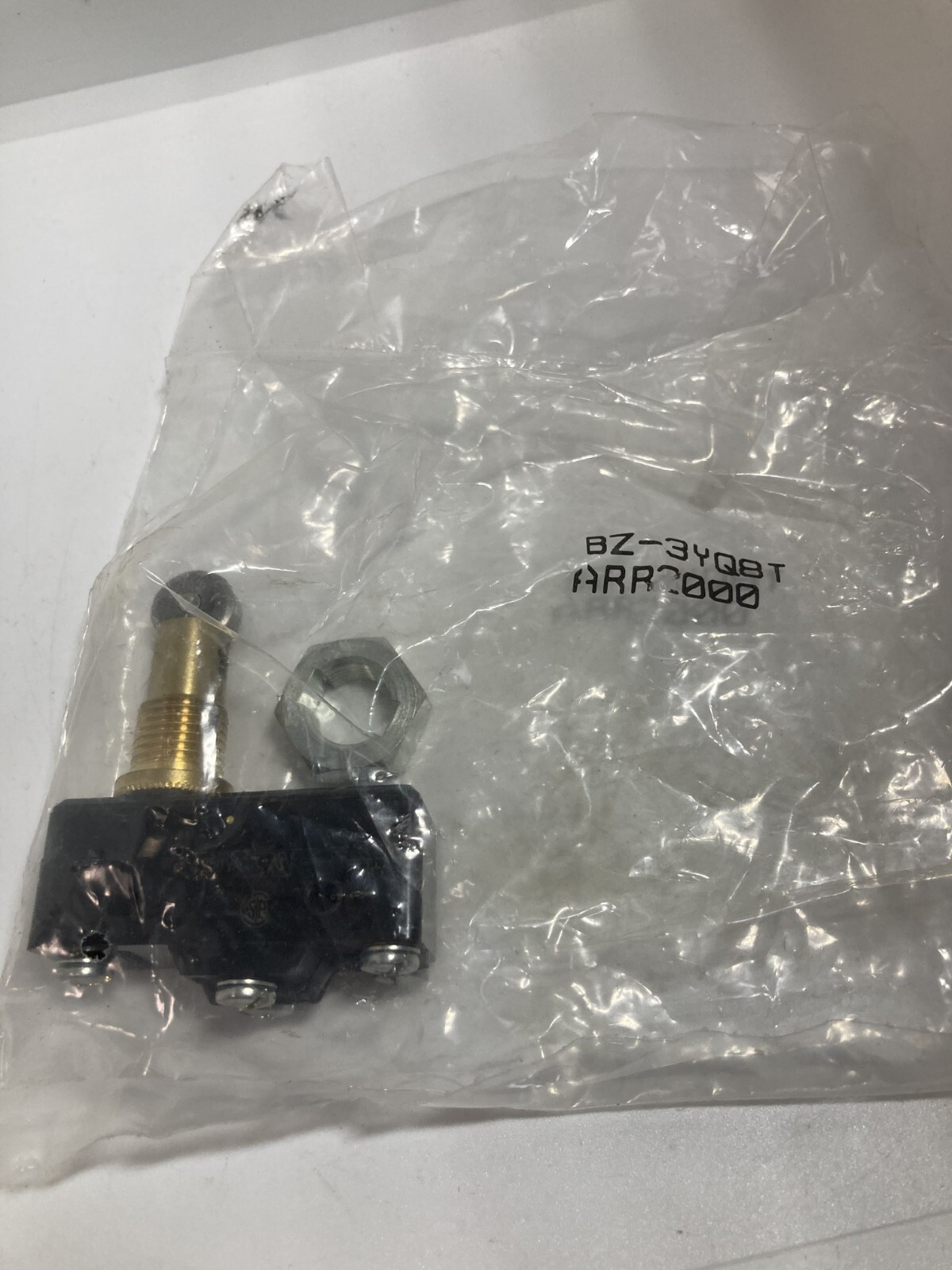 MICRO SWITCH BZ-3YQ8T LIMIT SWITCH ROLLER PLUNGER 5A 250VAC NIB