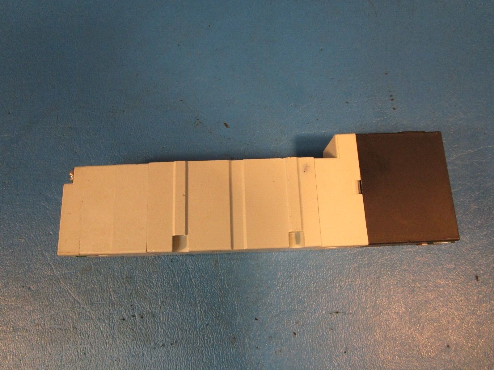SMC VQ4400-3B valve, 3 position, plug-in(ac), VQ4000 VALVE, SOL 4/5-PORT