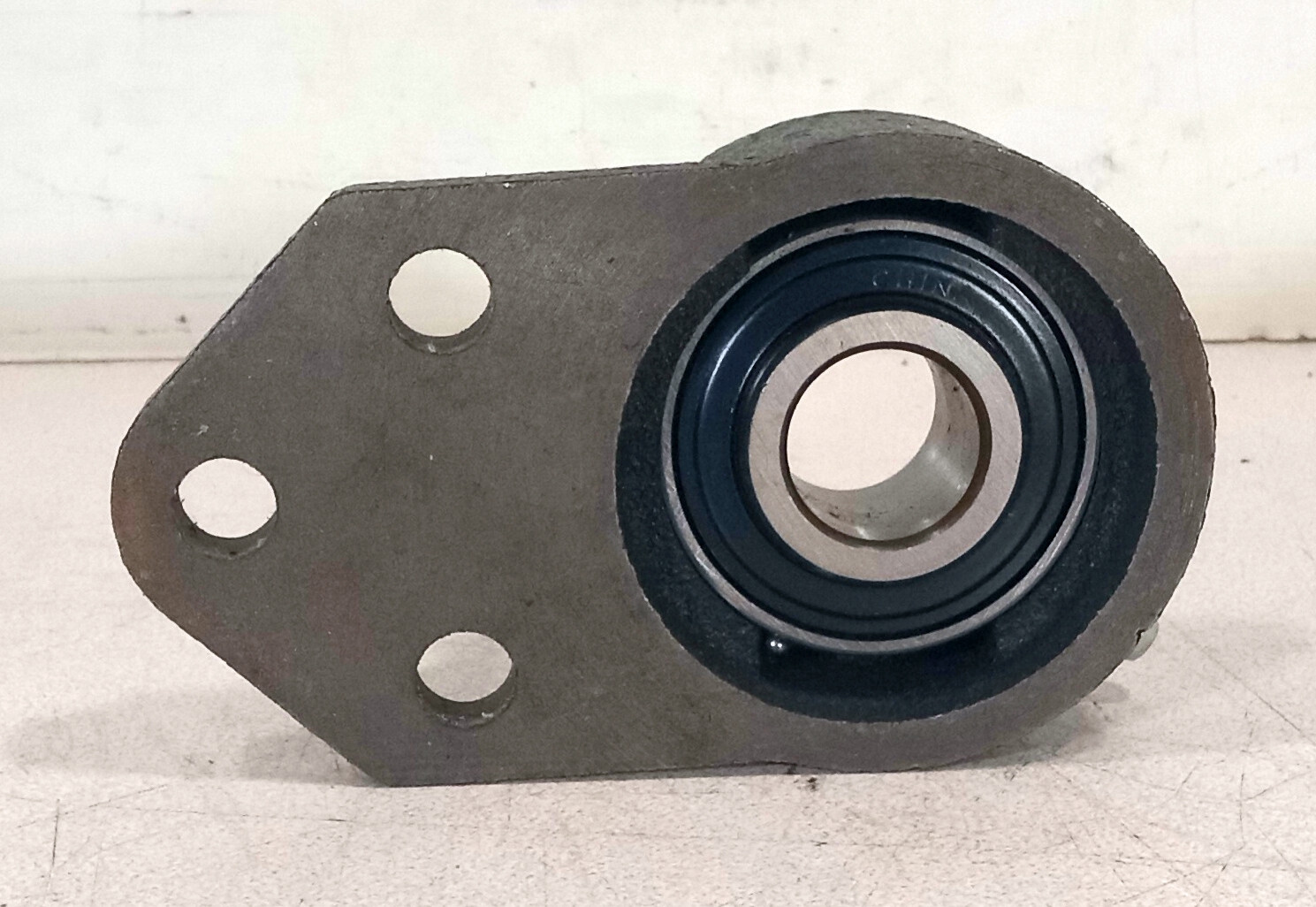 1 NEW IPTCA UCFB204-12 3 BOLT BASE PILLOW BLOCK BEARING NNB ***MAKE OFFER***