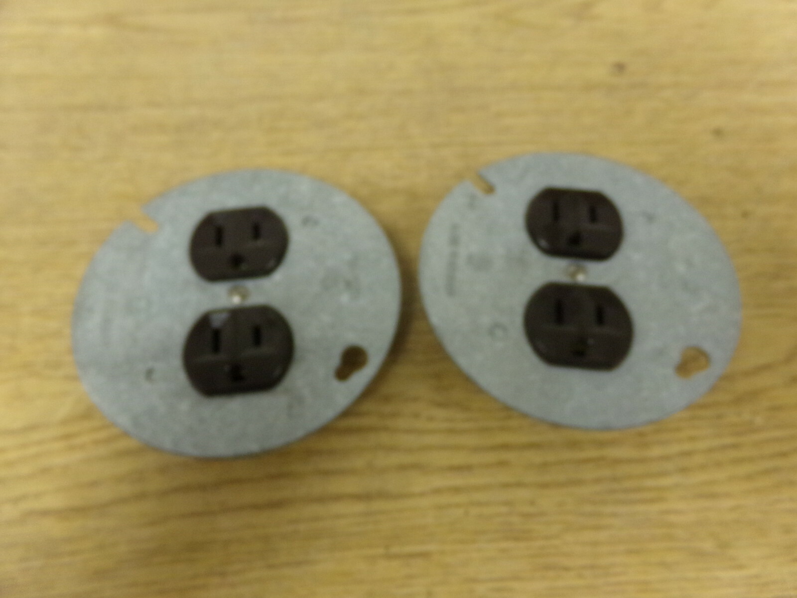 GE 15-125V GE4048-1UPC 57257 Brown Plug w/ Plate Lot of 2 *FREE SHIPPING*