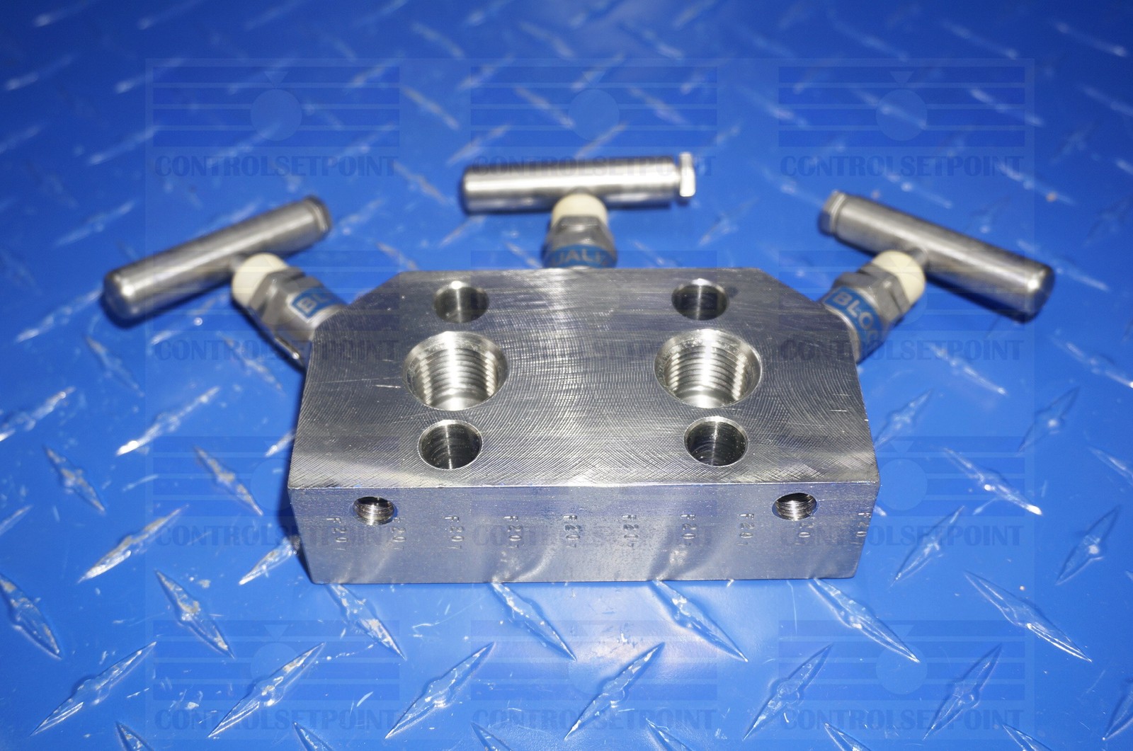 ANDERSON GREENWOOD MANIFOLD MB3VIS-4 3 VALVE MANIFOLD NEW