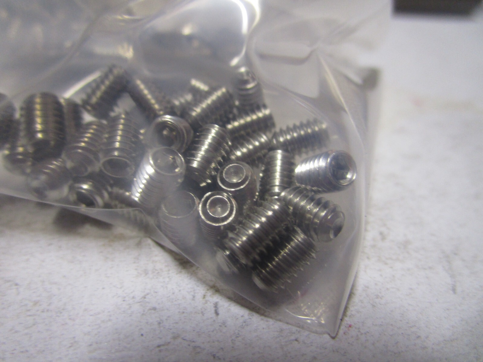 #8-32 x 1/4″ Hex Cup Point Grade 18-8 Stainless Steel Socket Set Screw QTY 100