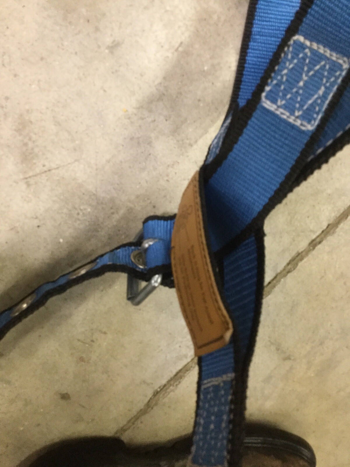 Uvex T601 Full Body Harness, XL, Tongue Buckle Leg Straps, Blue