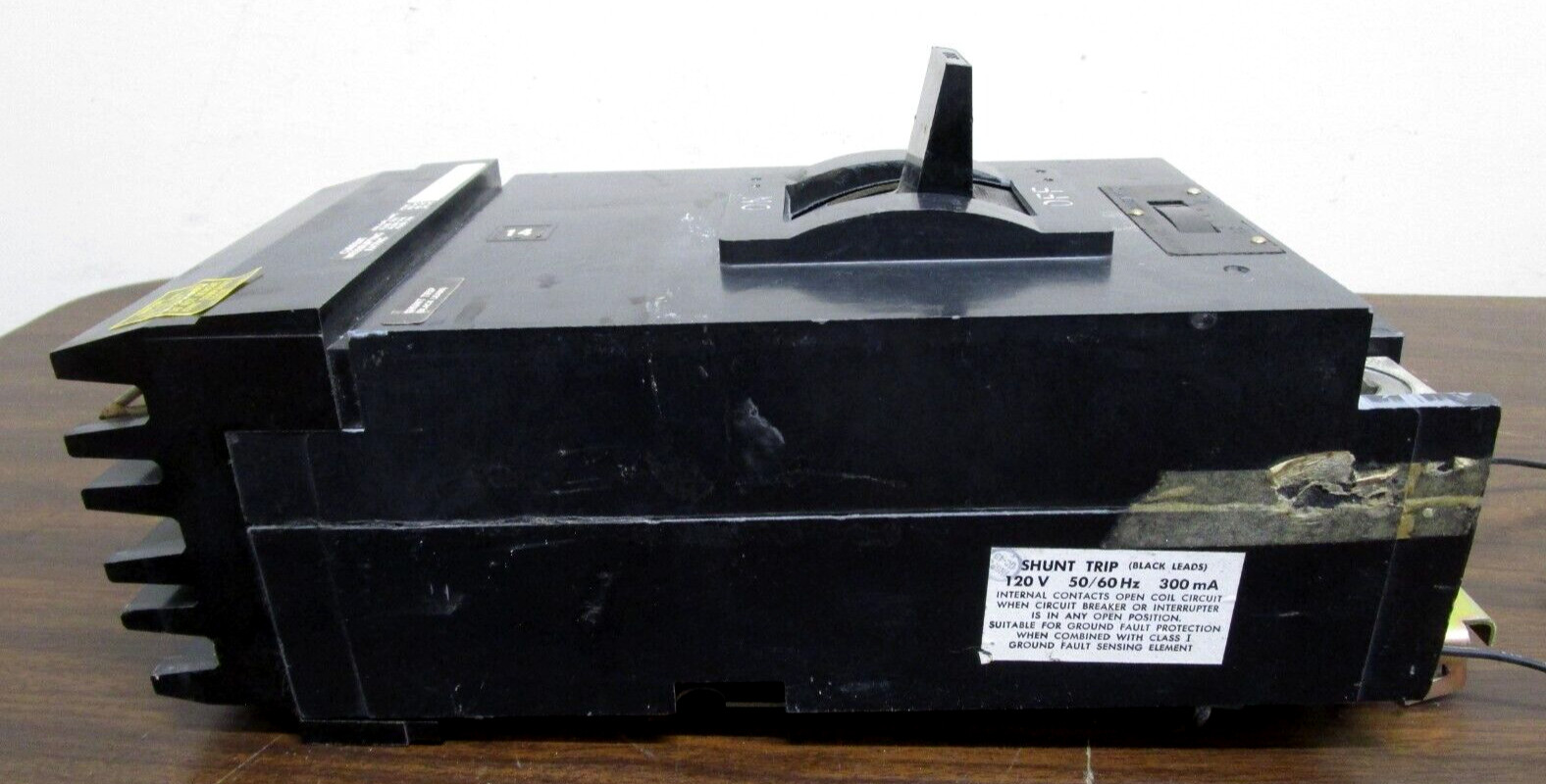 SQUARE D LA36350 MOLDED CASE CIRCUIT BREAKER
