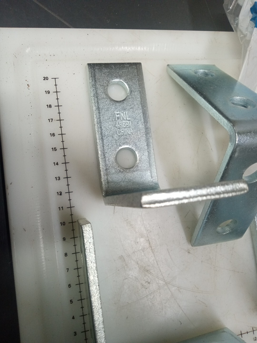 Fastenal 48691 4-Hole Corner Angle Brace 90° Zinc Plated 7/8″ x 3.75 (4- Pack)
