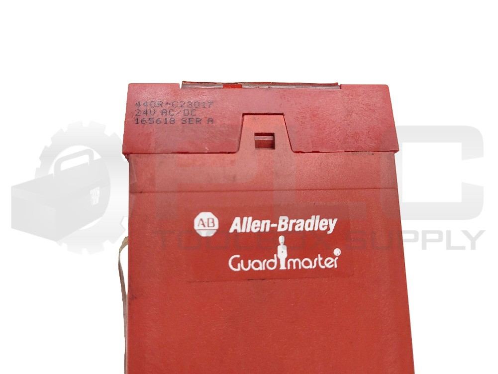 ALLEN BRADLEY 440R-C23017 /A UNIVERSAL SAFETY RELAY UNIT 24V AC/DC 165618