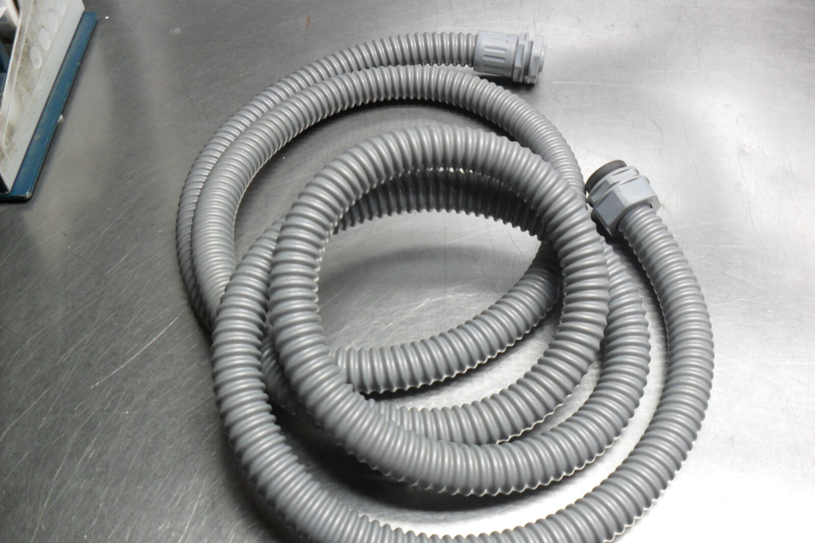 qty 9′ 6″ – LAPP SILVYN FPS AD 27 22x27mm, highly flexible protection conduit