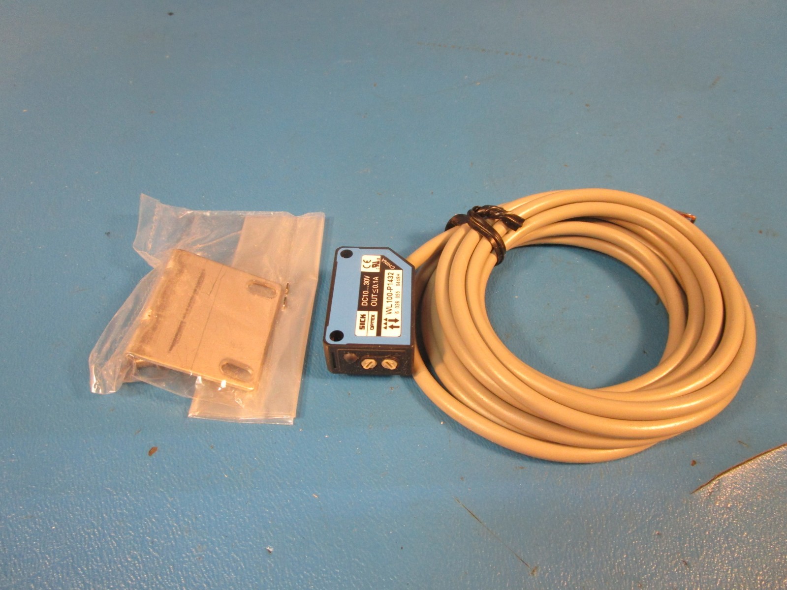 Sick WL100-P1439 Photoelectric Retro-Reflective Sensor