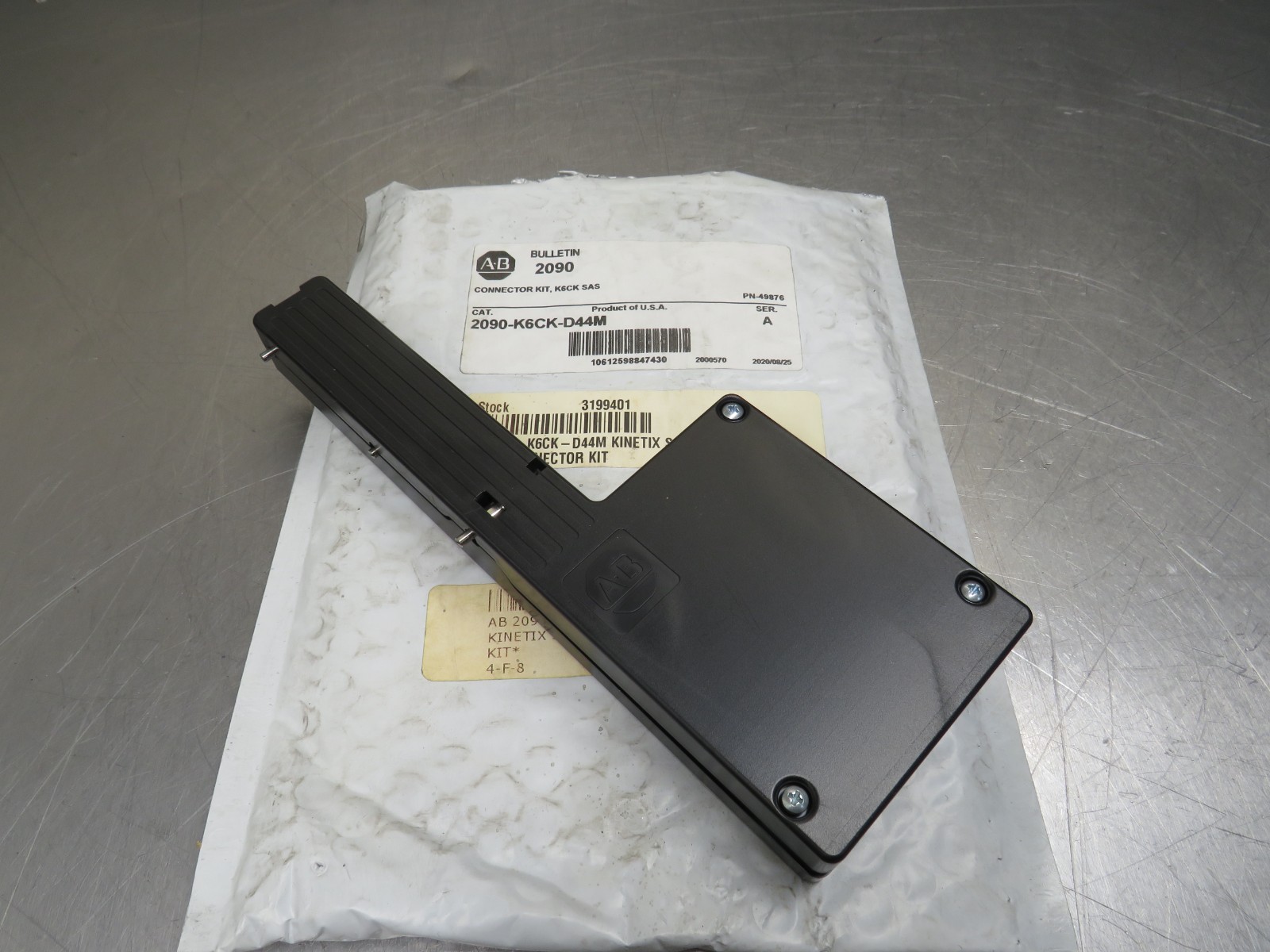 Allen Bradley 2090-K6CK-D44M Ser A Connector Kit