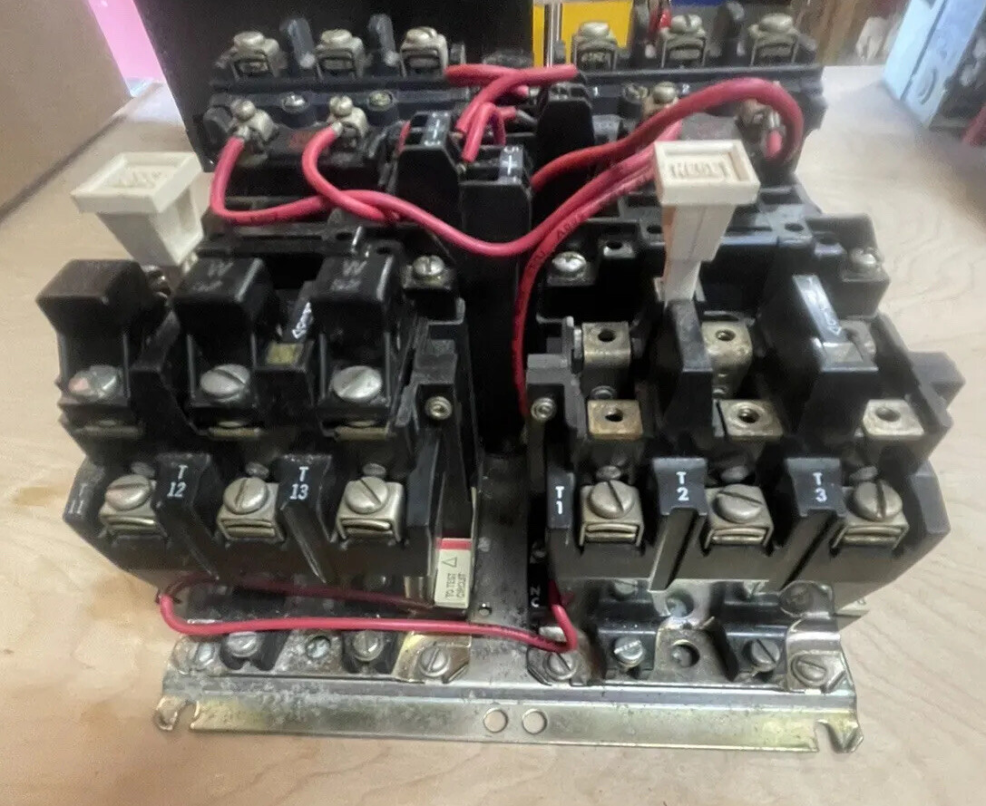 Allen-Bradley 520E-A0D, Size 0, Reversing Starter w/ 120V Coil SERIES c