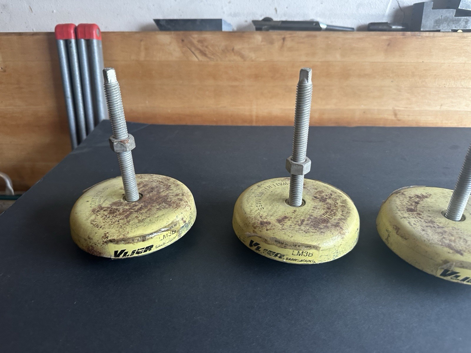 Barry Controls Barrymount LM3B Level Mount with Bolt Set of 4*