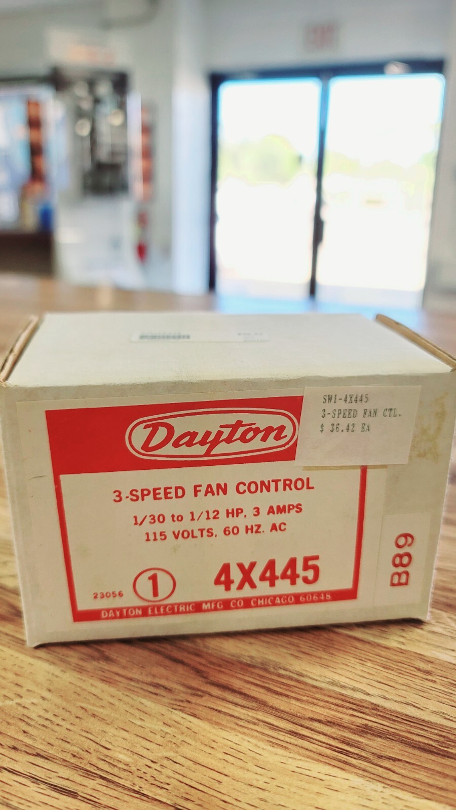 DAYTON 4X445 FAN CONTROL 3-SPEED, 3 AMPS, 115 VOLTS, 60 HZ, MADE IN THE USA