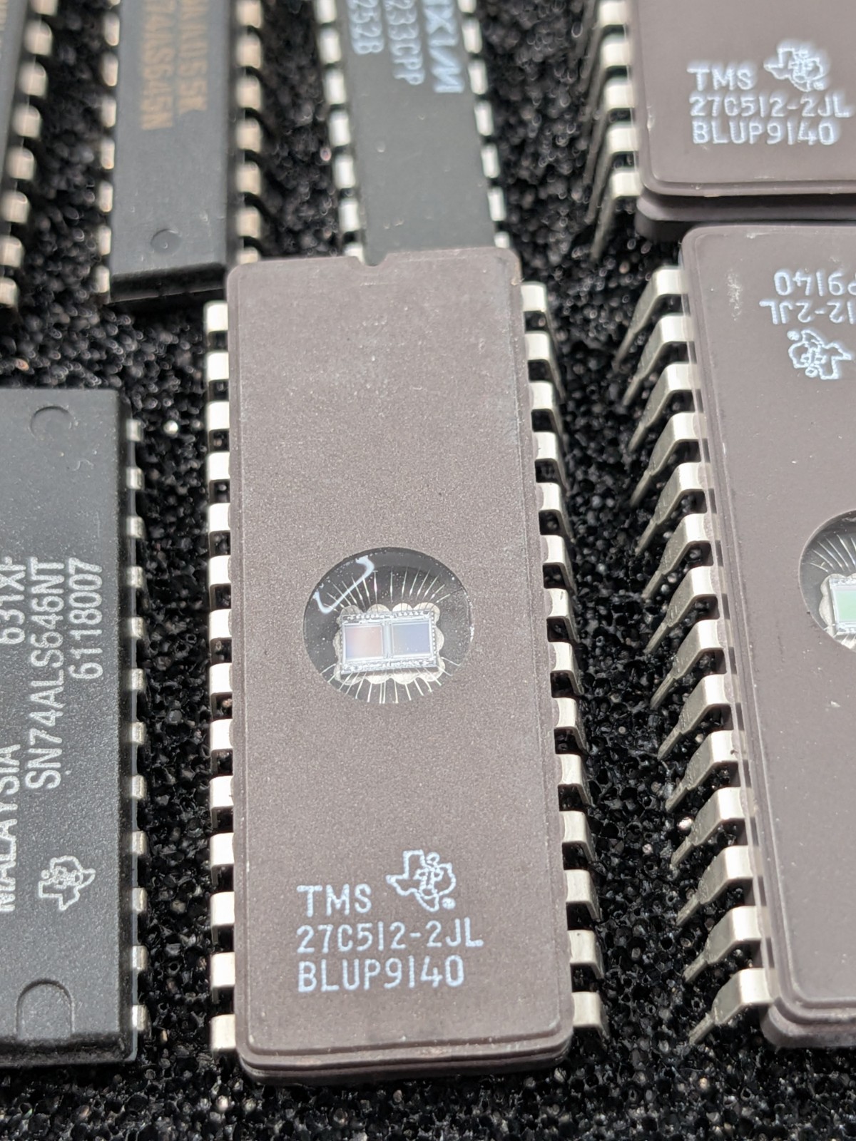 IC Lot. 24 Pcs TI 27C512 28 Pin Ceramic UV EPROM IC + 5 TSCC51 uControllers
