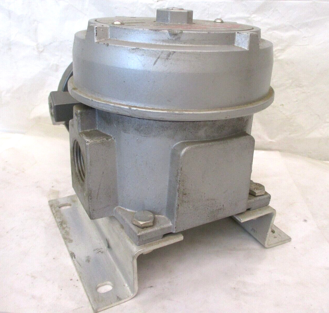 United Electric 9870 553 Type J120 Pressure Switch A7220WVS