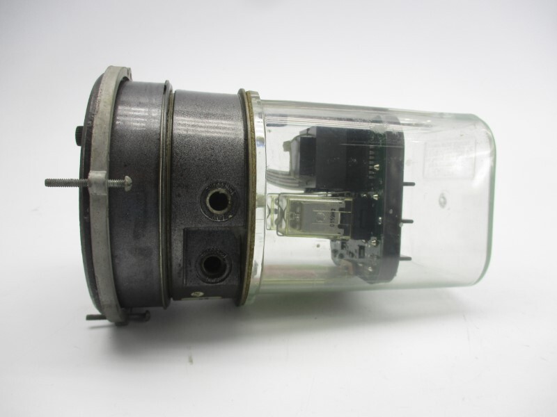 DWYER 3004C 120VAC 10A 25PSI 0-4 UNMP