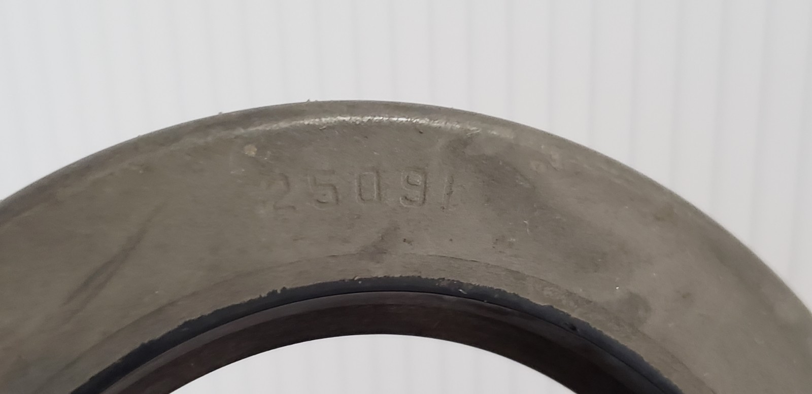 CHICAGO RAWHIDE 25091 SINGLE LIP SHAFT SEAL W/SPRING, 2.5 x 3.751 x 0.438″, NNB