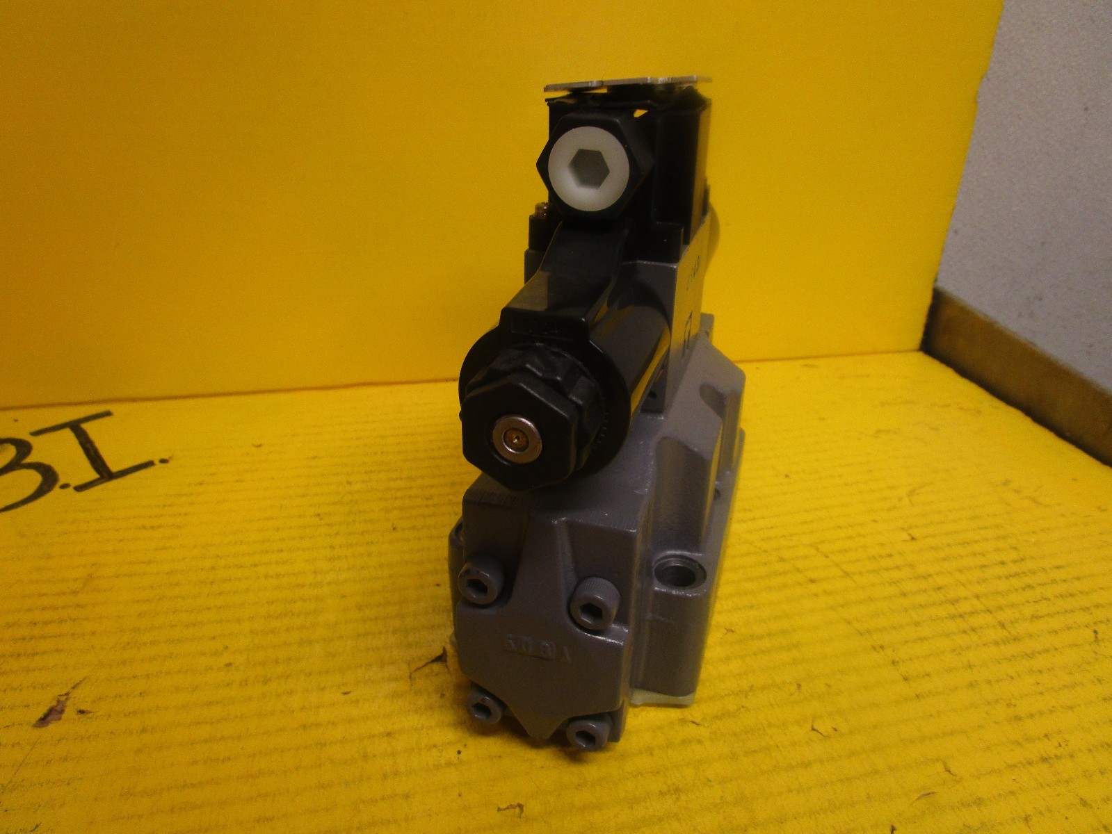 TOKIMEC CONTROL VALVE DG5V-7-2C-E-P7-H-80-JA743 W/ DG5V-7-2C-E-P7-H-82-JA