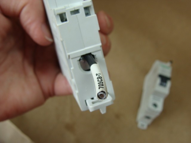 LOT OF 2 SCHNEIDER CIRCUIT BREAKERS 1 POLE C5A C60 MULTI 9 17414 277V