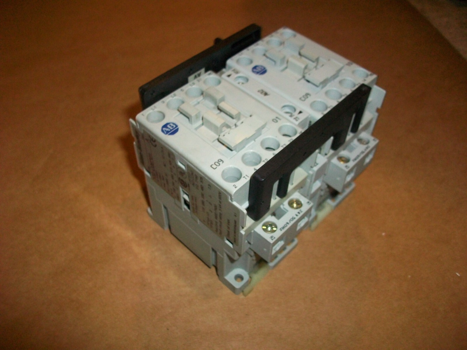 Allen Bradley Reversing Contactor 100-C09*01 Series A USED