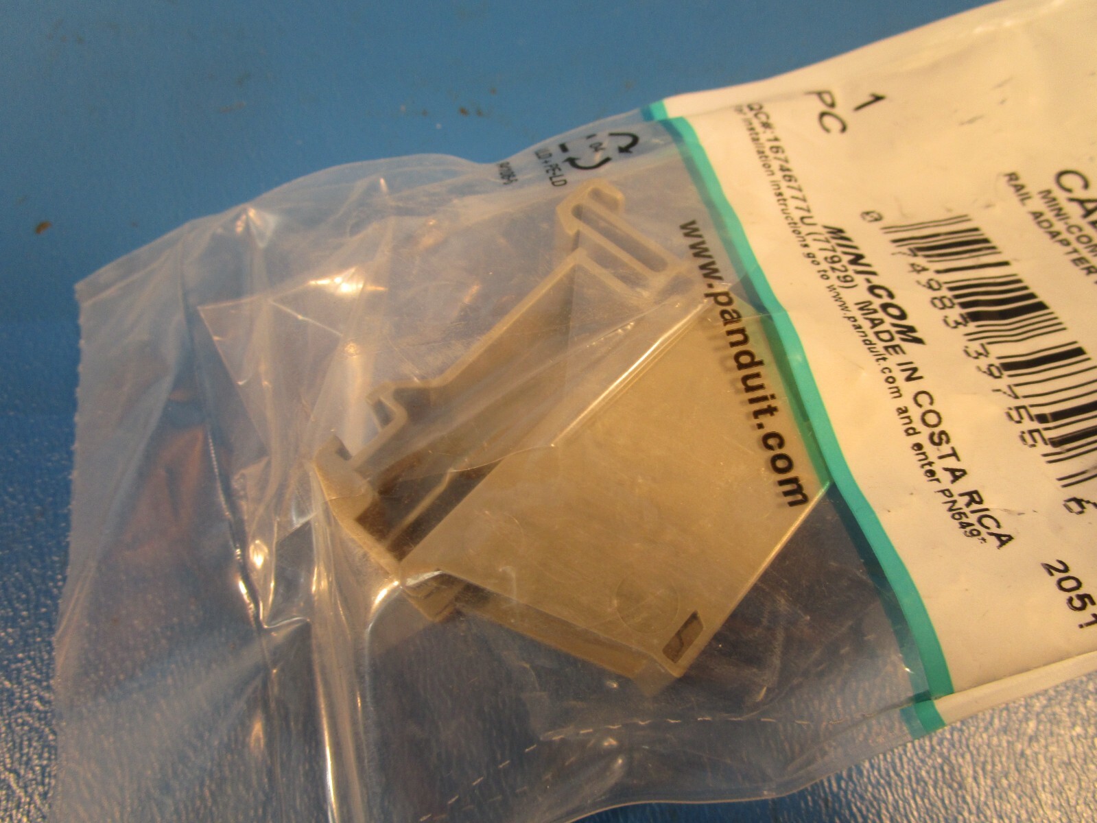 Panduit CADIN1IG, Shielded Rail Mount Adapter with Label