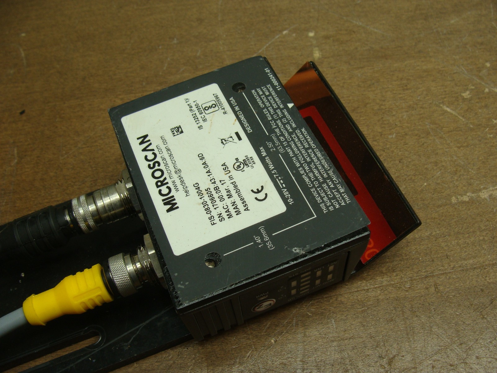 MICROSCAN QX-830 INDUSTRIAL BARCODE SCANNER FIS-0830-1004G W/POSITIONING BRACKET