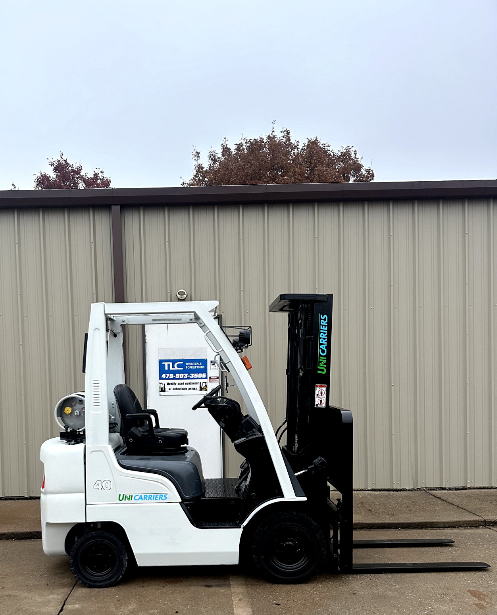 2015 Unicarriers Propane Forklift 4000 lb Triple 187″ with Sideshift – 2835 hrs
