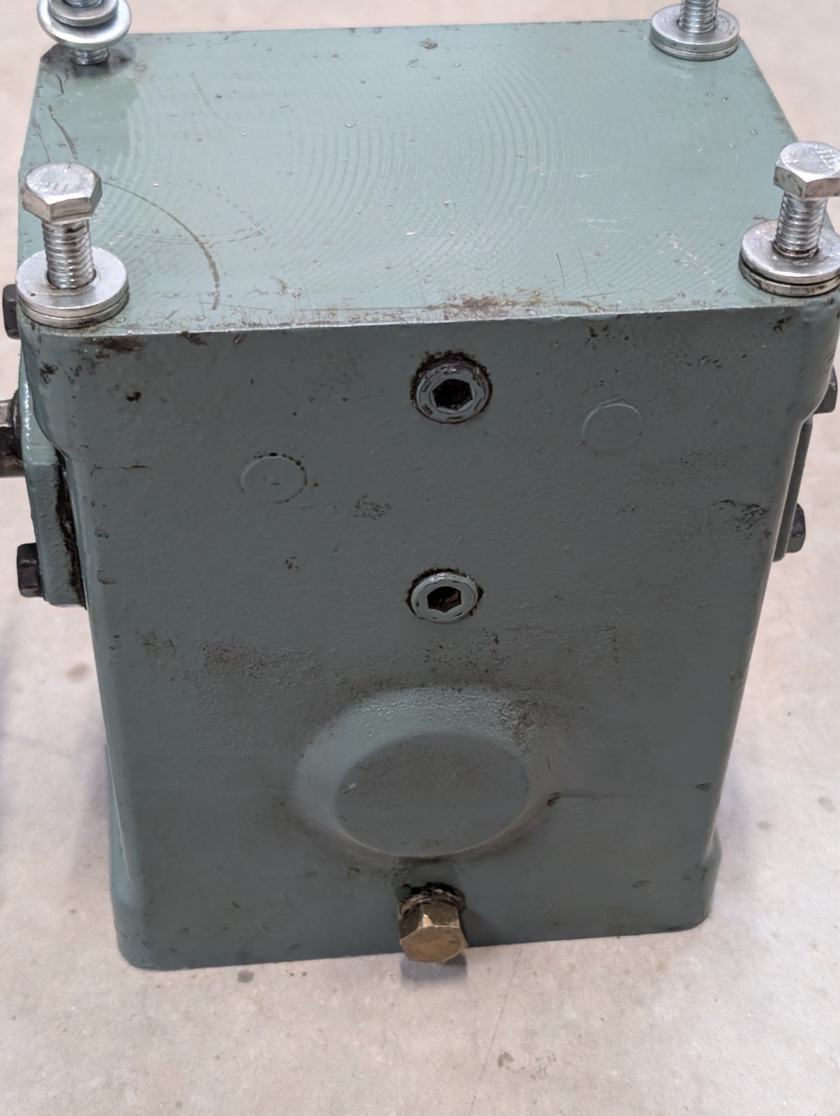 HYTROL 4AC 20-1 RH GEAR REDUCER RIGHT HAND, RATIO 20:1, With Gear & Pulley