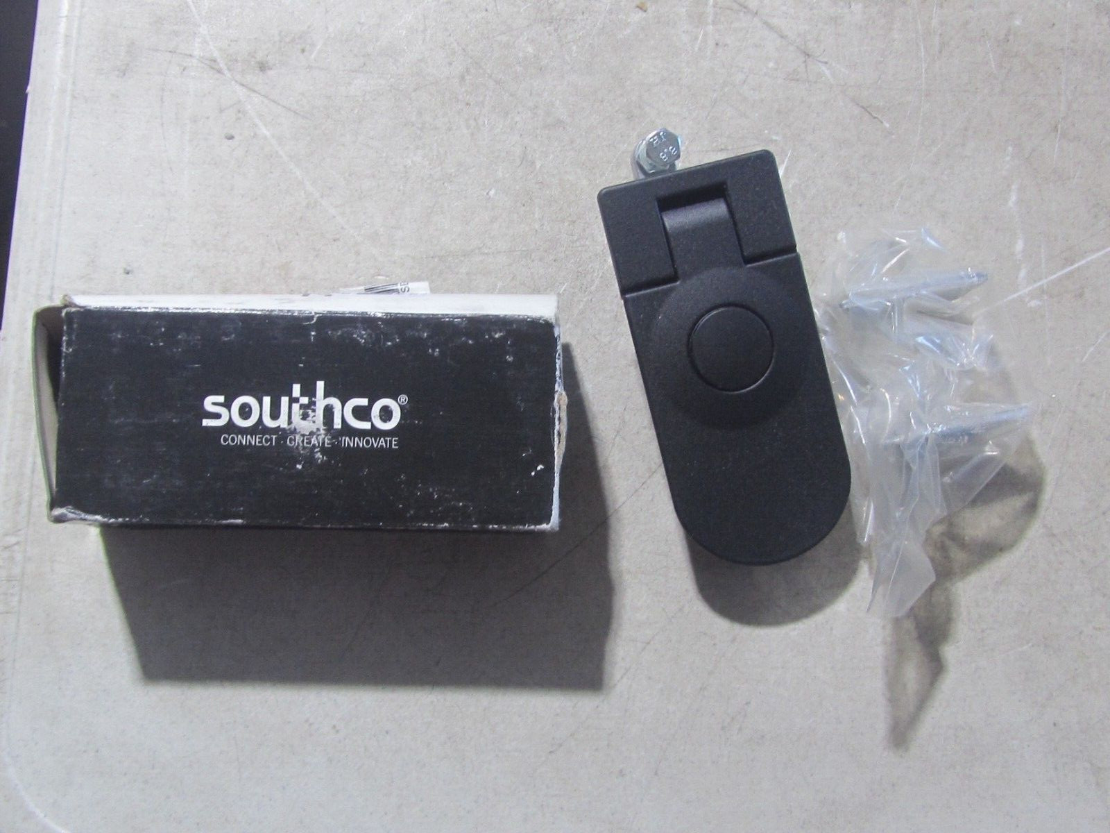 NEW Southco C5-11-25 Non-Locking Sealed Lever Latch
