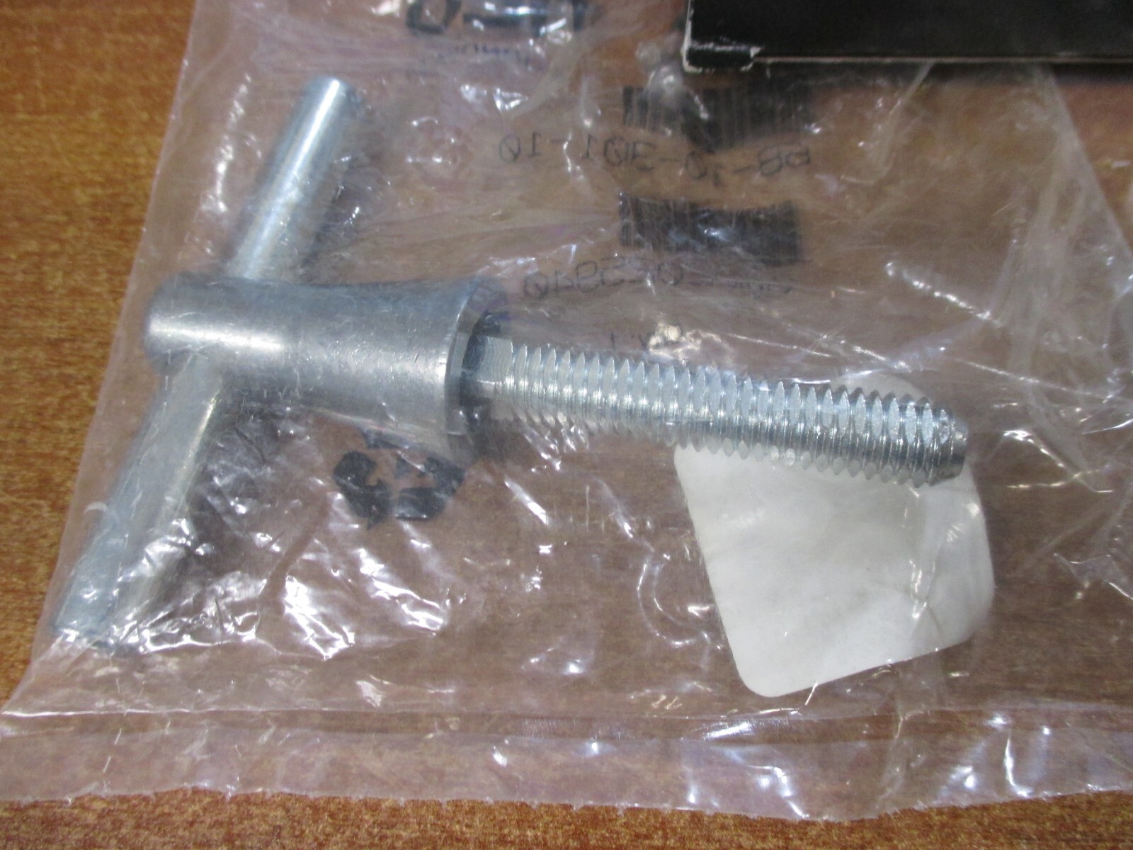SOUTHCO 68-10-301-10 WIDE GRIP T HANDLE LATCH NEW