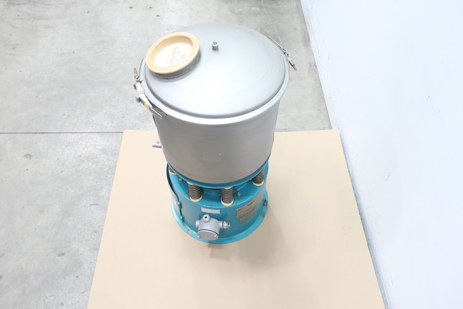 Sweco M18S Vibro-energy Mill 18in 460v-ac 3ph 0.5hp