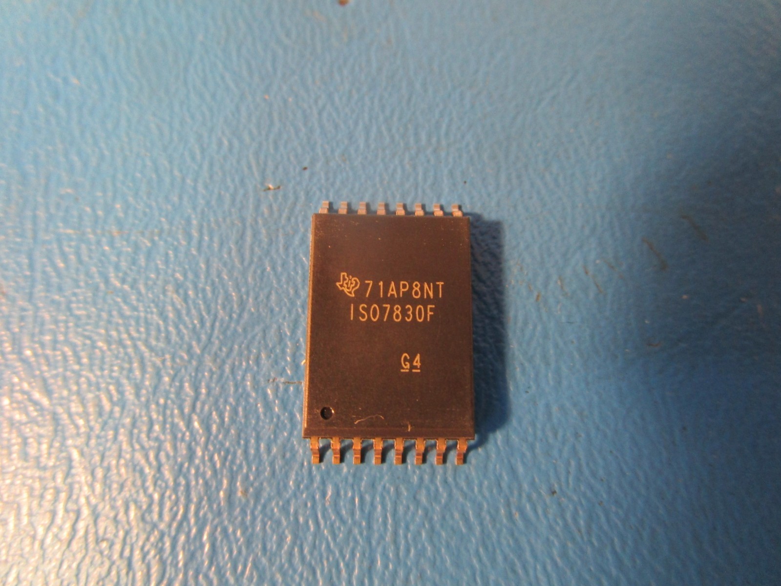 LOT OF 10 Texas Instruments ISO7831FDWWR, General Purpose Digital Isolator 5700V