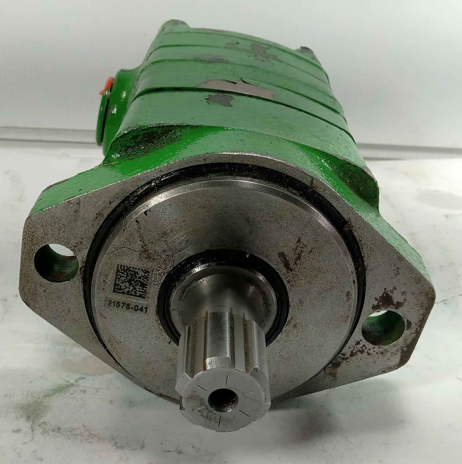 1 NEW CHAR-LYNN DANFOSS AXE43901 104-4512-006 HYDRAULIC MOTOR NNB ***MAKE OFFER*