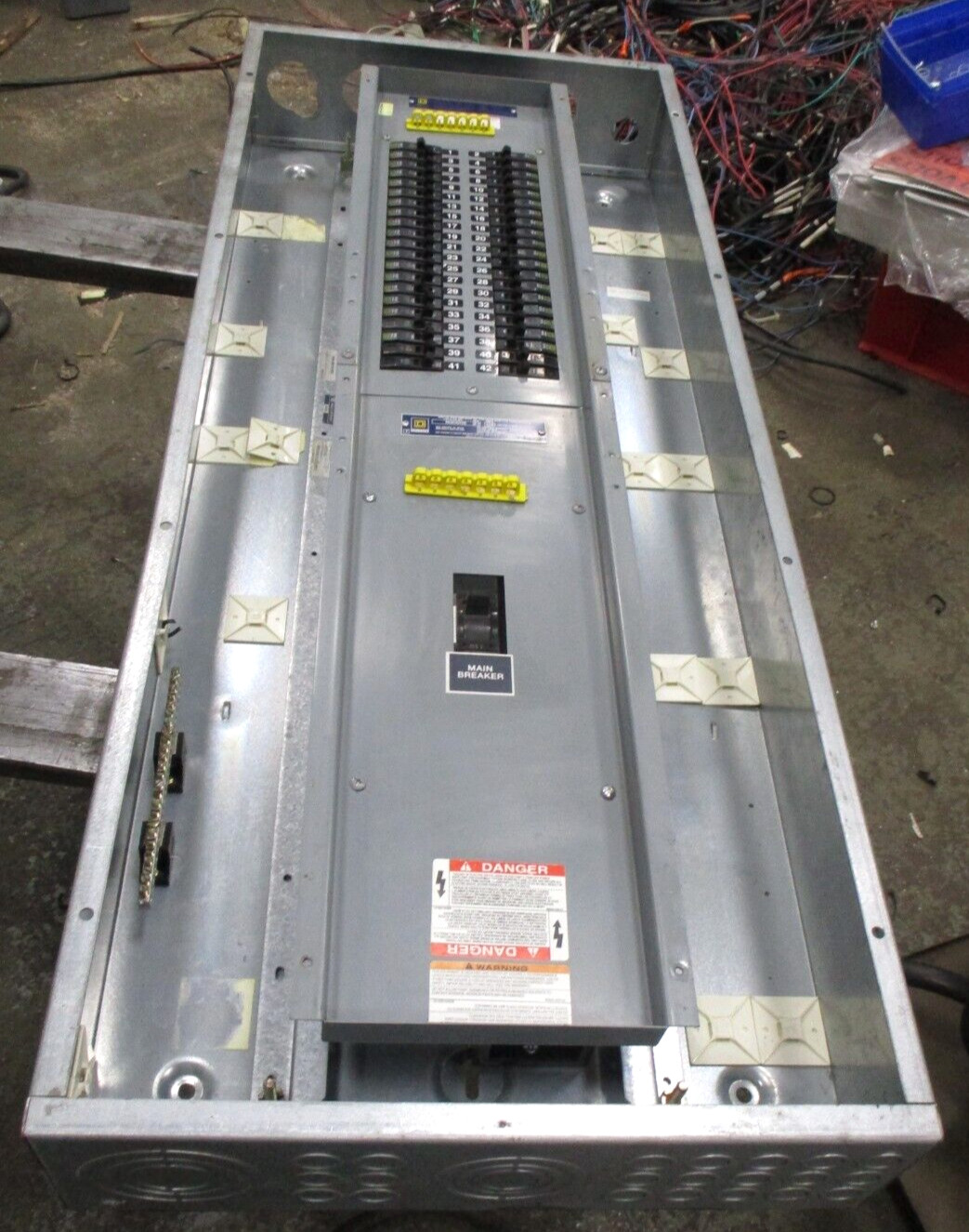 Square D NQ0D42L225CU PanelBoard Circuit Breaker 120/240 VAC 3 Wire 1 PH A8489AB