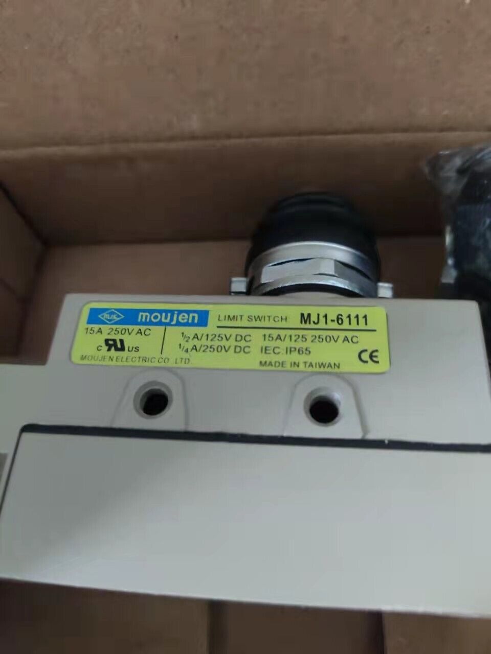 1 PCS moujen MJ1-6111 limit switch