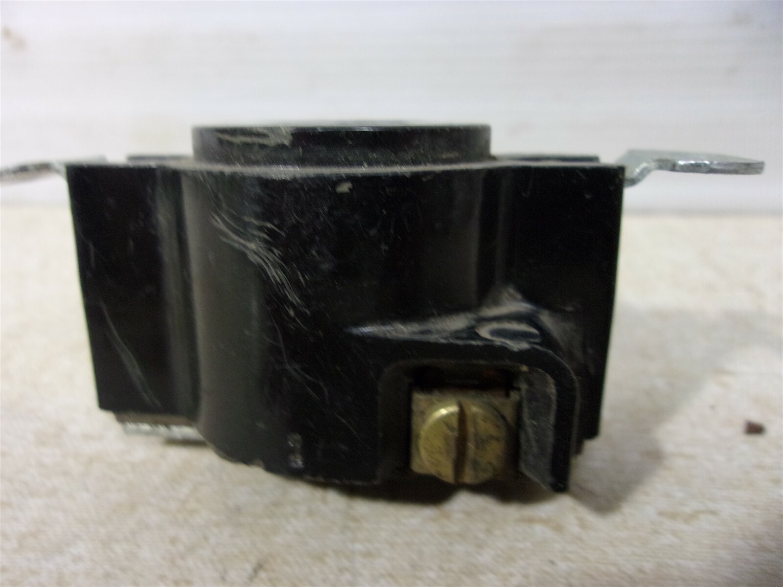 Hubbell 20A 125VAC Hubbellock Hospital Grade Receptacle Outlet *FREE SHIPPING*
