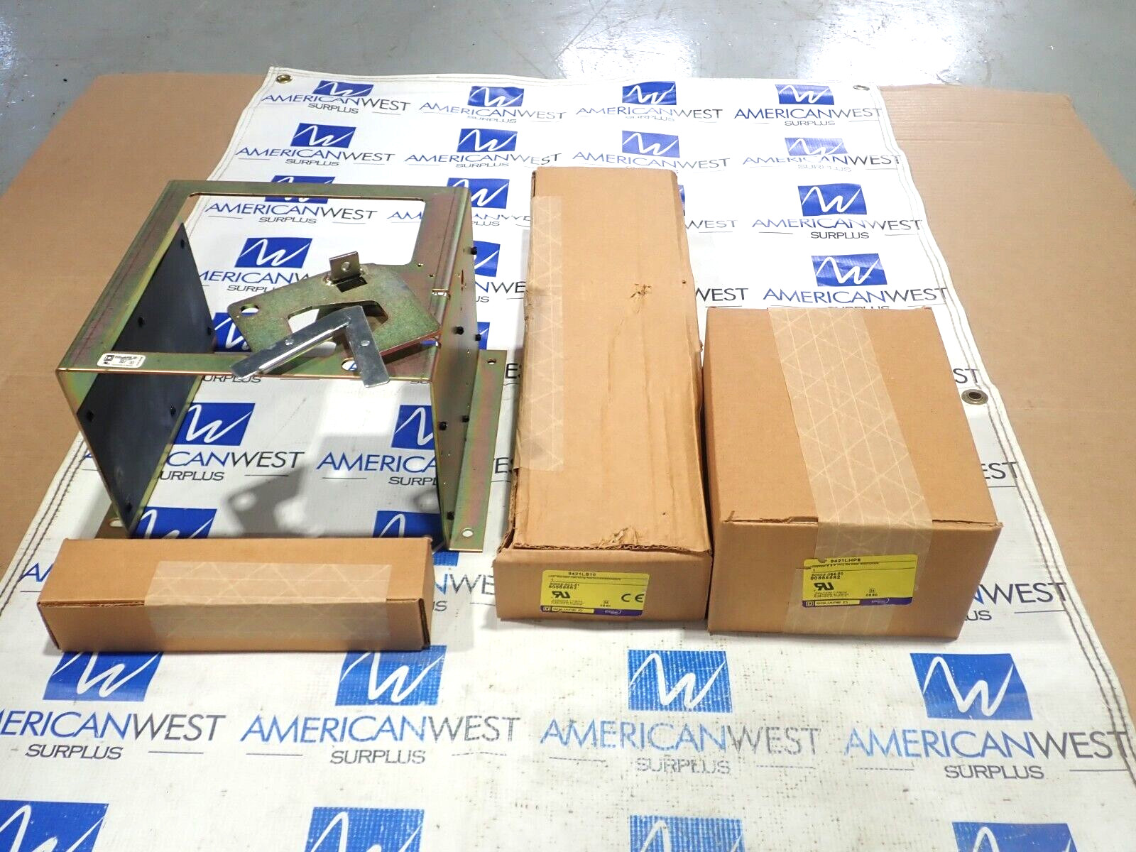 New Square D 9421LW4 PowerPact M & P Thru Door Mechanism 9421LHP8