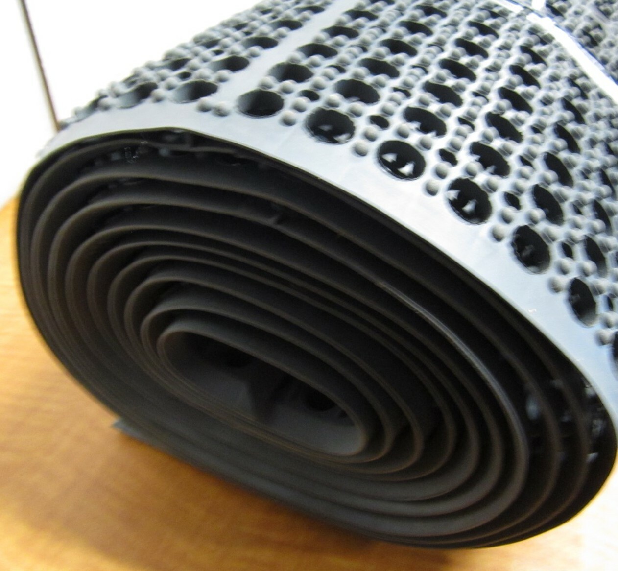 Wearwell WorkSafe Light Anti-Fatigue Drainage 3′ x 20′ Rubber Floor Mat NEW