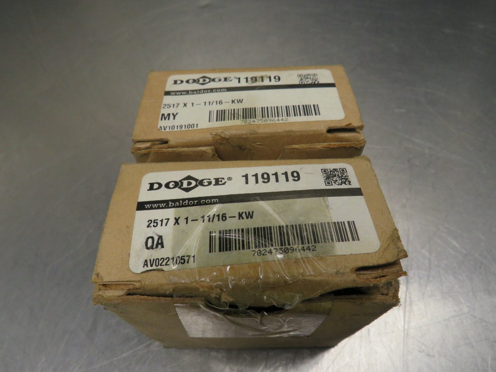 Dodge 119119 2517 x 1-11/16-KW Lot of 2 – Missing one set screw