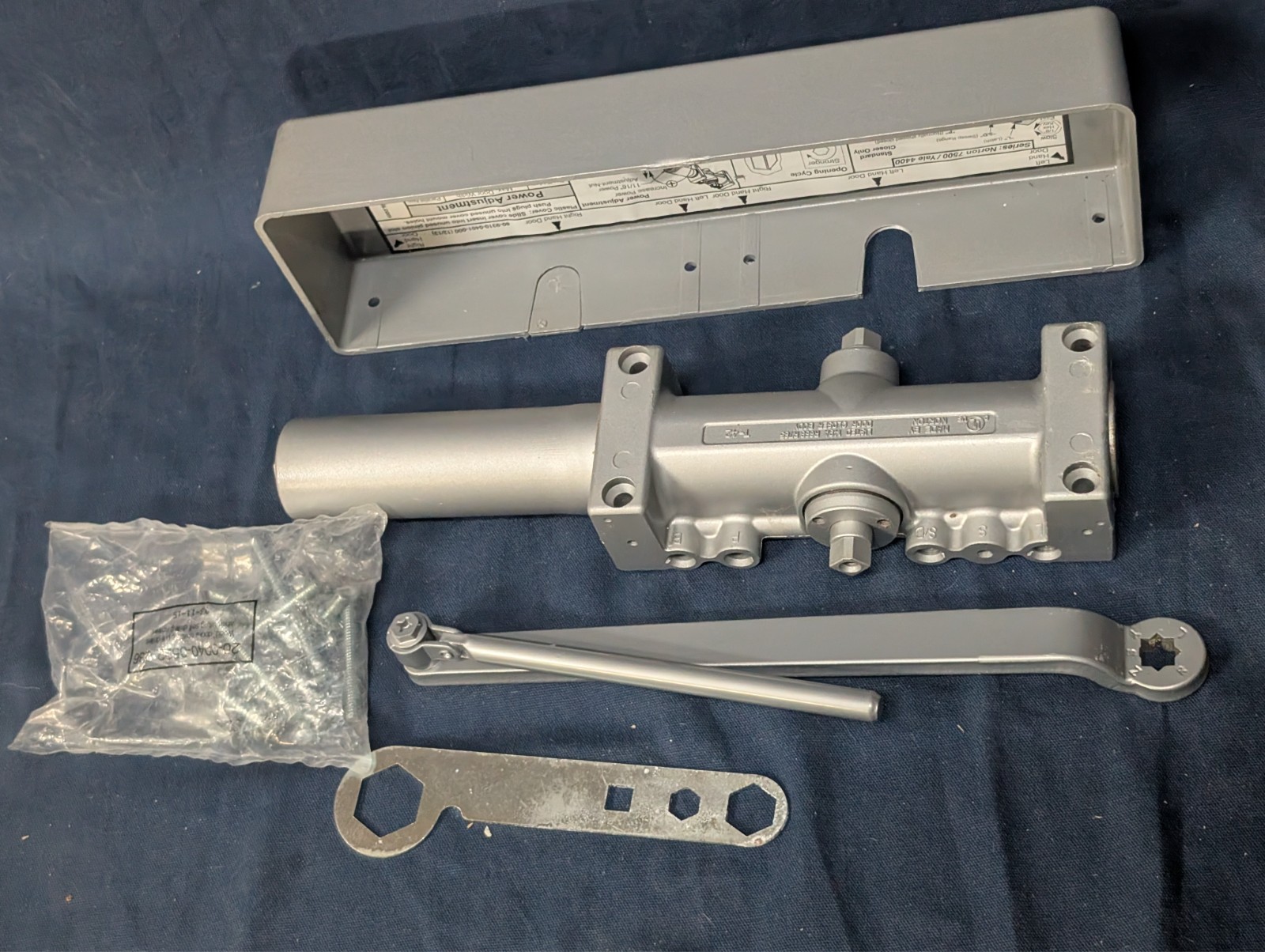 Norton 7500/Yale 4400 Left or Right Hand Door Closer, 689 Finish, Parts Missing!