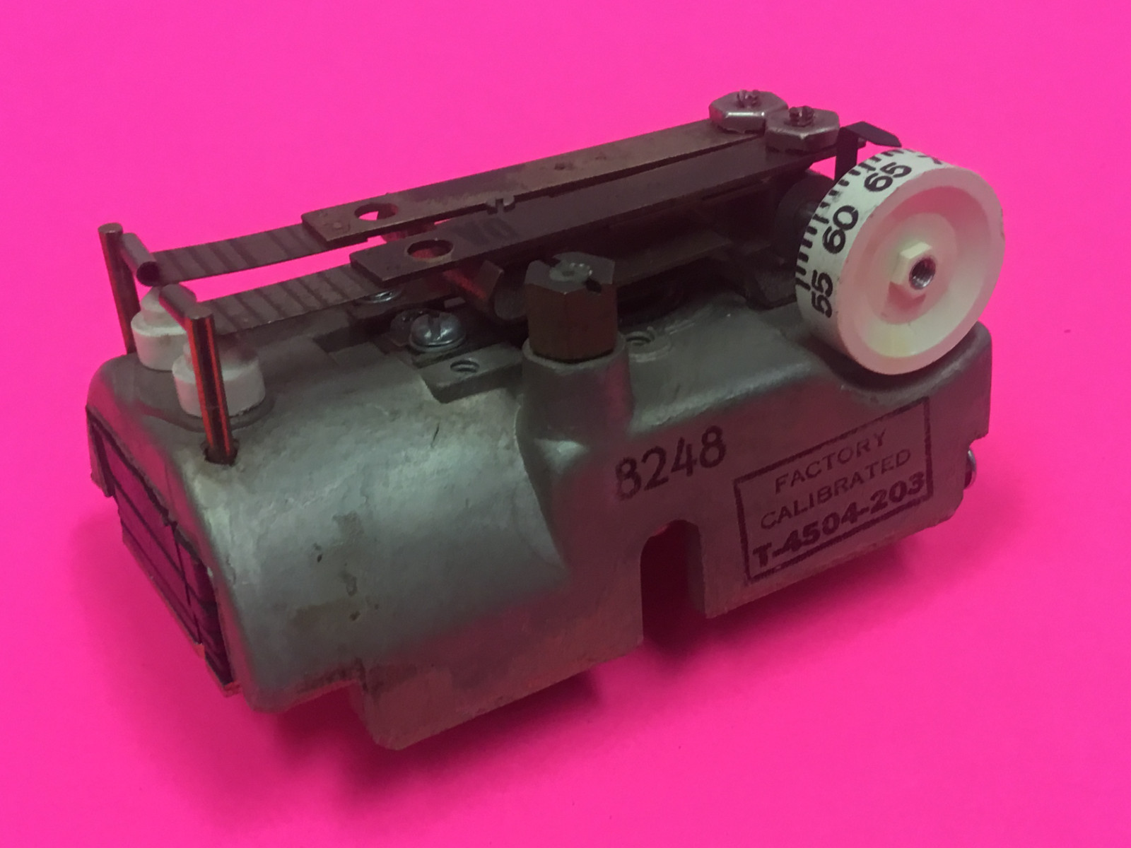 Johnson Controls – P/N: T-4504 – Dual Thermostat – UNUSED
