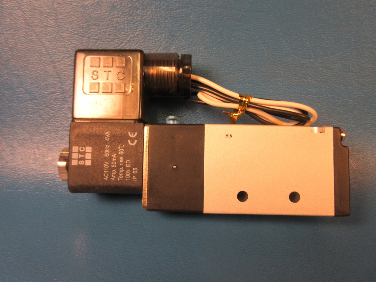 STC 4V210-08, Solenoid Valve, AC110V, 60Hz, Sizto Tech Corporation (AirTAC)