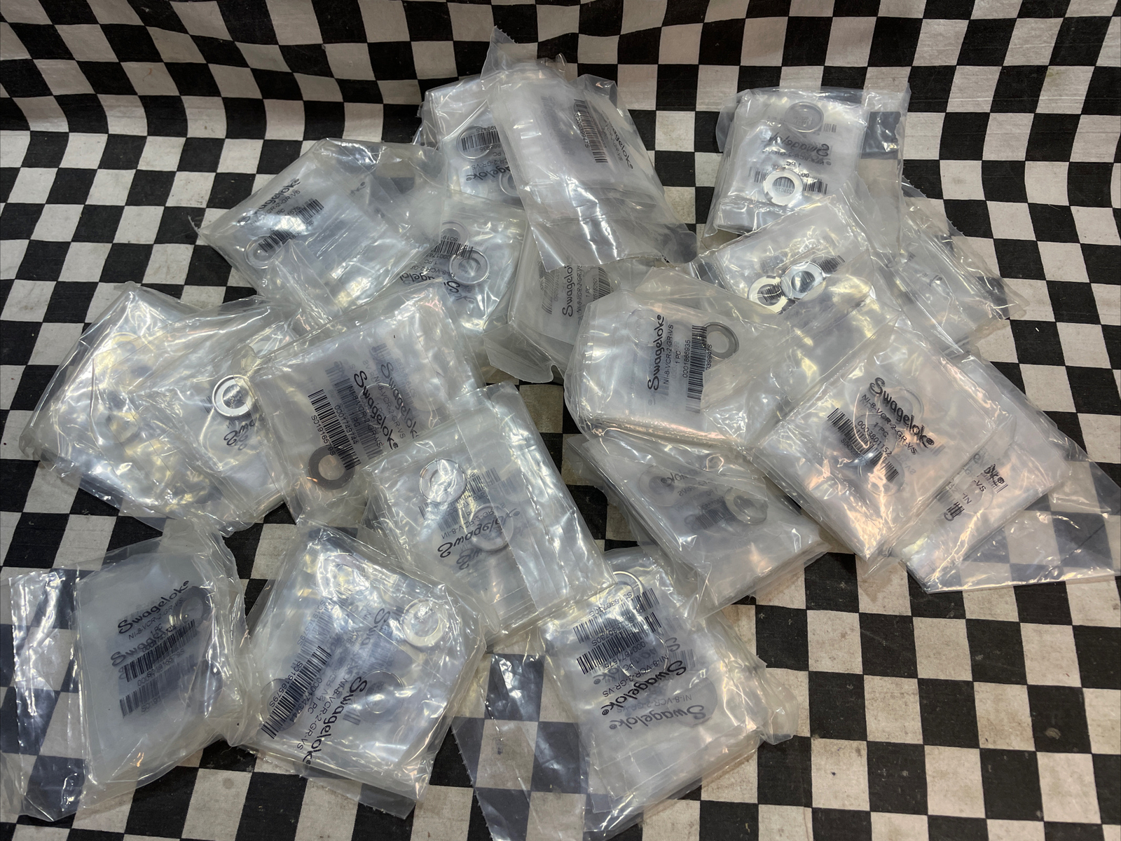 SWAGELOK VCR Face Seal 1/2″, NI-8-VCR-2-GR-VS, NI8VCR2GRVS, LOT OF 150