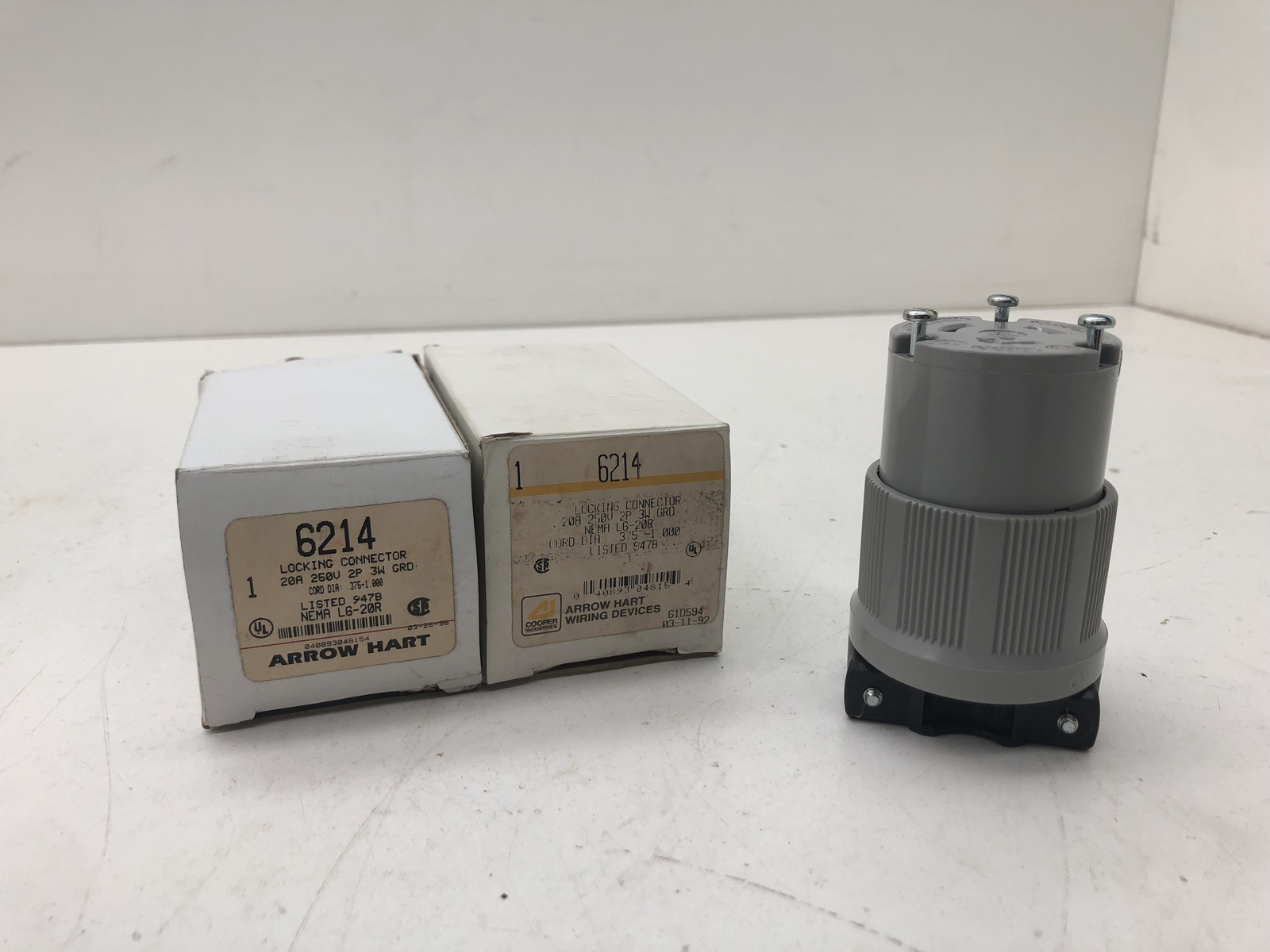 (Qty.2) ARROW-HART 6214 250V LOCKING CONNECTORS