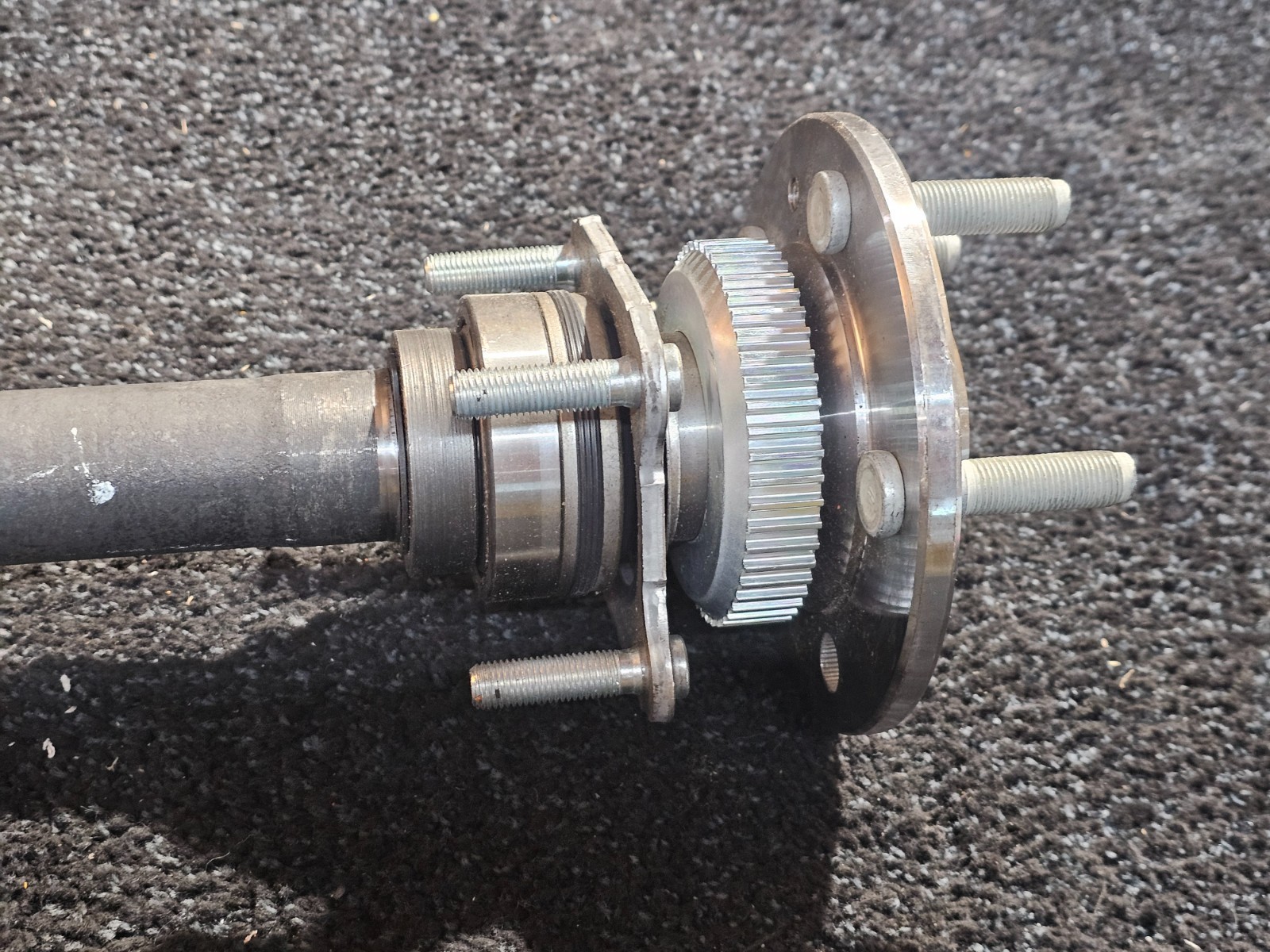 Rear Axle Shaft 10108925 – 5 Lug Hub Raised Center 4 Stud Axle Mount ABS Ring