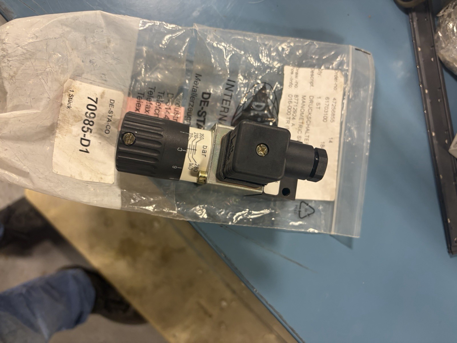 NEW NO BOX REXROTH HED8OA12/350K14KW R900571065 250VAC 5A