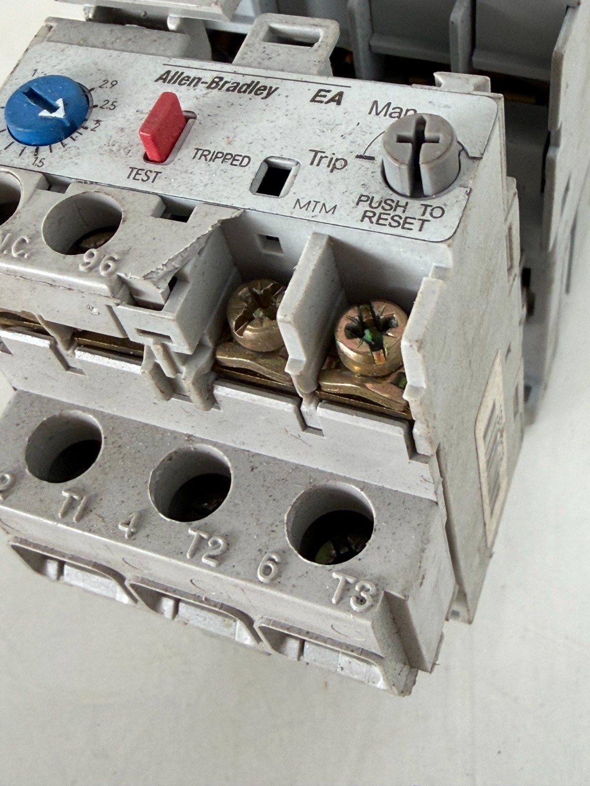 ALLEN BRADLEY 100-C09*10 /A CONTACTOR 600VAC 25A 193-EA1EB /A OVERLOAD RELAY (34